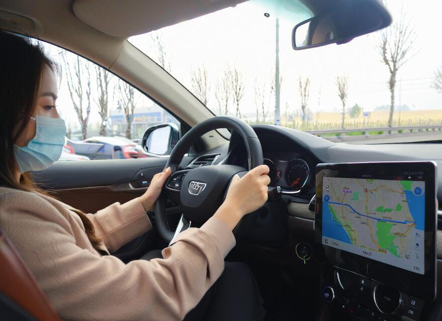 2025年4月在不同路况和车速下如何保持与前车的安全距离
